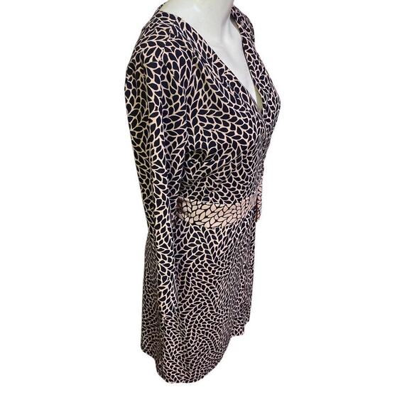 Ann Taylor Leaf Print Wrap Dress Leaf Print 
Size 2 - Picture 4 of 10